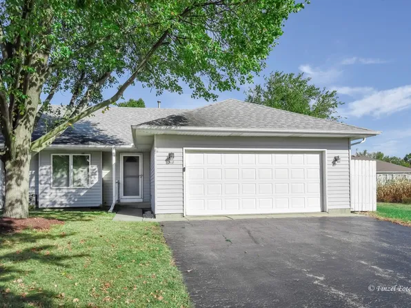 318 Old Mill Ln, Hampshire, IL 60140