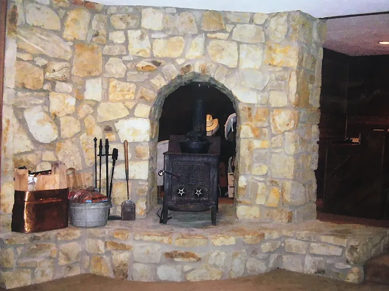 626 W Jackson St — Photo 14