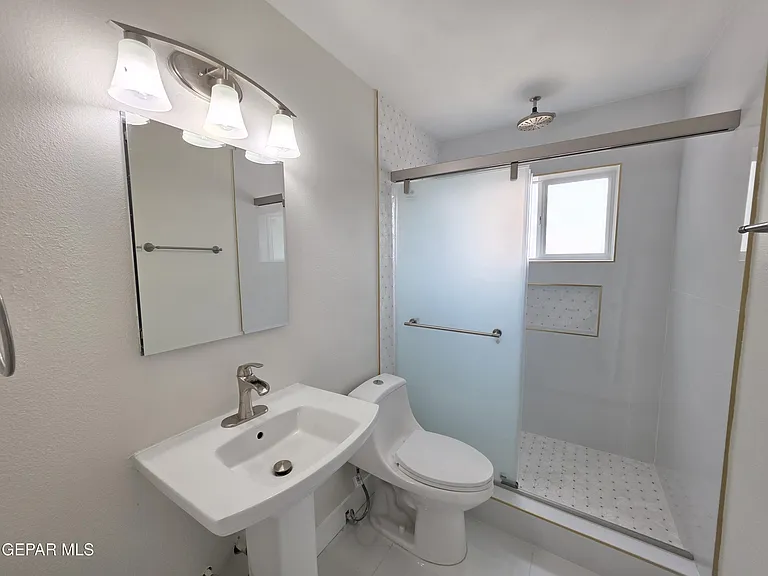 302 Quincy Ave — Photo 20