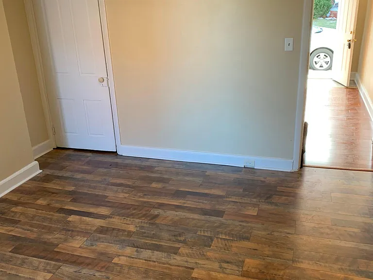 1043 Powell St — Photo 9