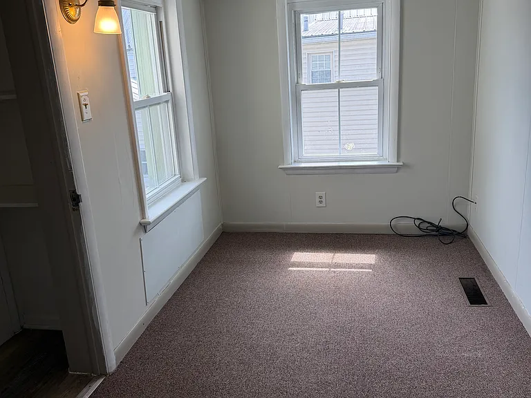 2 Lincoln Ave — Photo 9