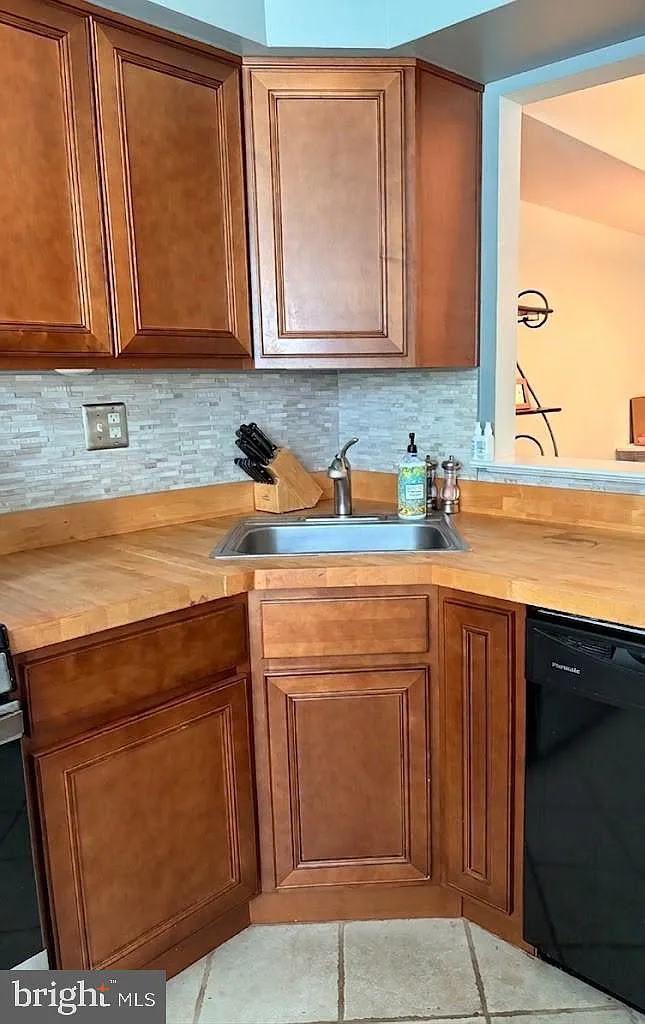 2 bed, 1064 sqft, $2,100 — Photo 3