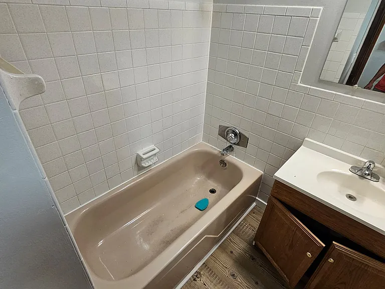 7670 Stancrest Dr — Photo 3
