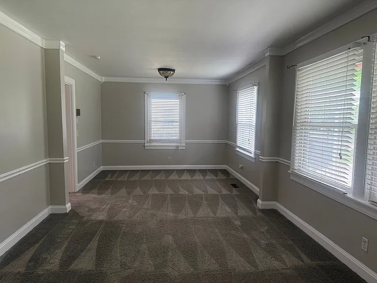 1106 Poplar Ave — Photo 4