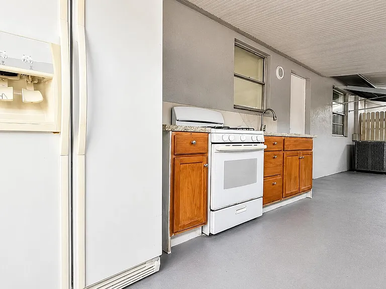 528 E Lakewood Rd #B — Photo 8