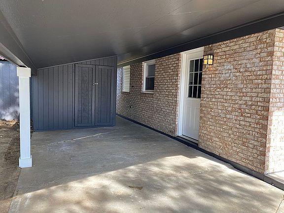 3rd image of 2771 Wayside Dr E