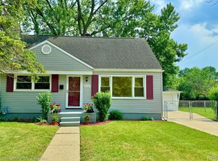 32507 Rosslyn Ave, Garden City, MI 48135