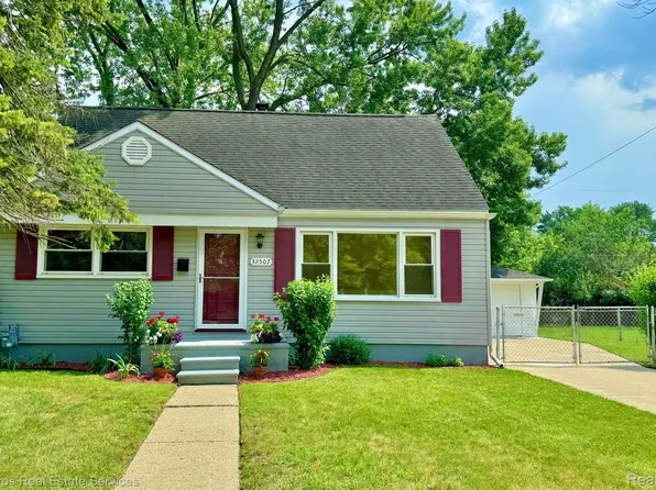 32507 Rosslyn Ave, Garden City, MI 48135