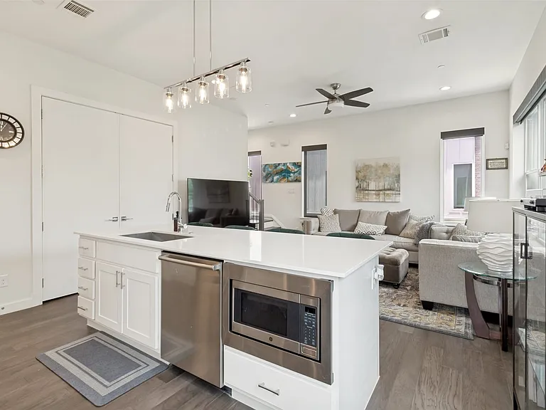 4626 Munger Ave #201 — Photo 4