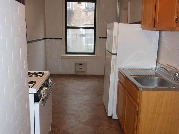 4th image of 2418 Davidson Ave