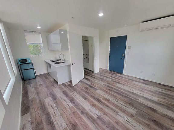 2nd image of 714 10th Ave E #4