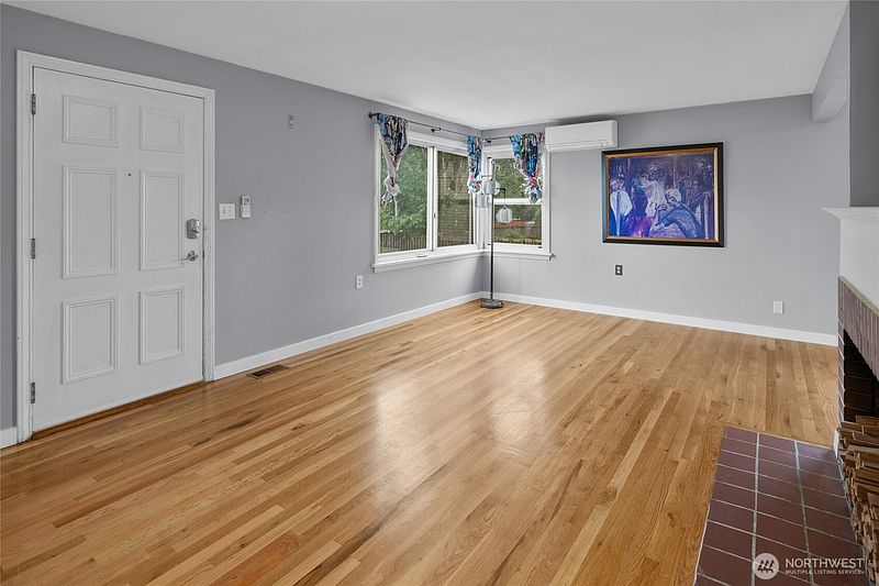 4th image of 12419 16th Avenue S