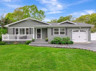 6 Royalwood Ct, Medford, NY 11763
