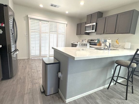 5th image of 516 Shirlene Ct