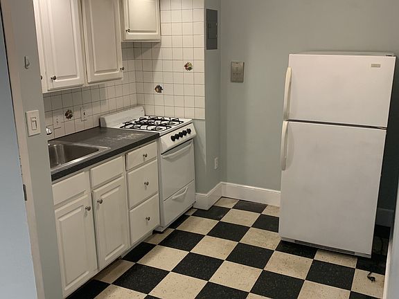 2nd image of 96 Strathmore Rd #1B