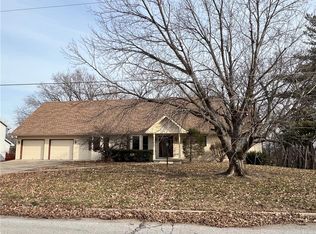 2809 Home Pl, Leavenworth, KS 66048