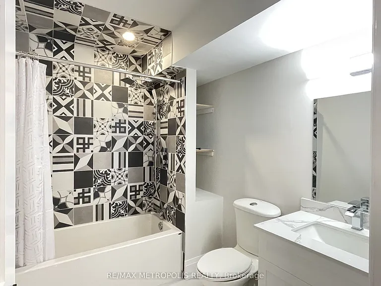 165 Manning Ave #BASEMENT — Photo 16