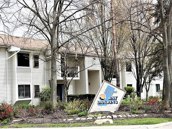 2nd image of 2917 N Bay Dr APT M13