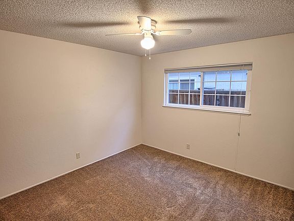 5th image of 1089 Oakmont Dr APT 2