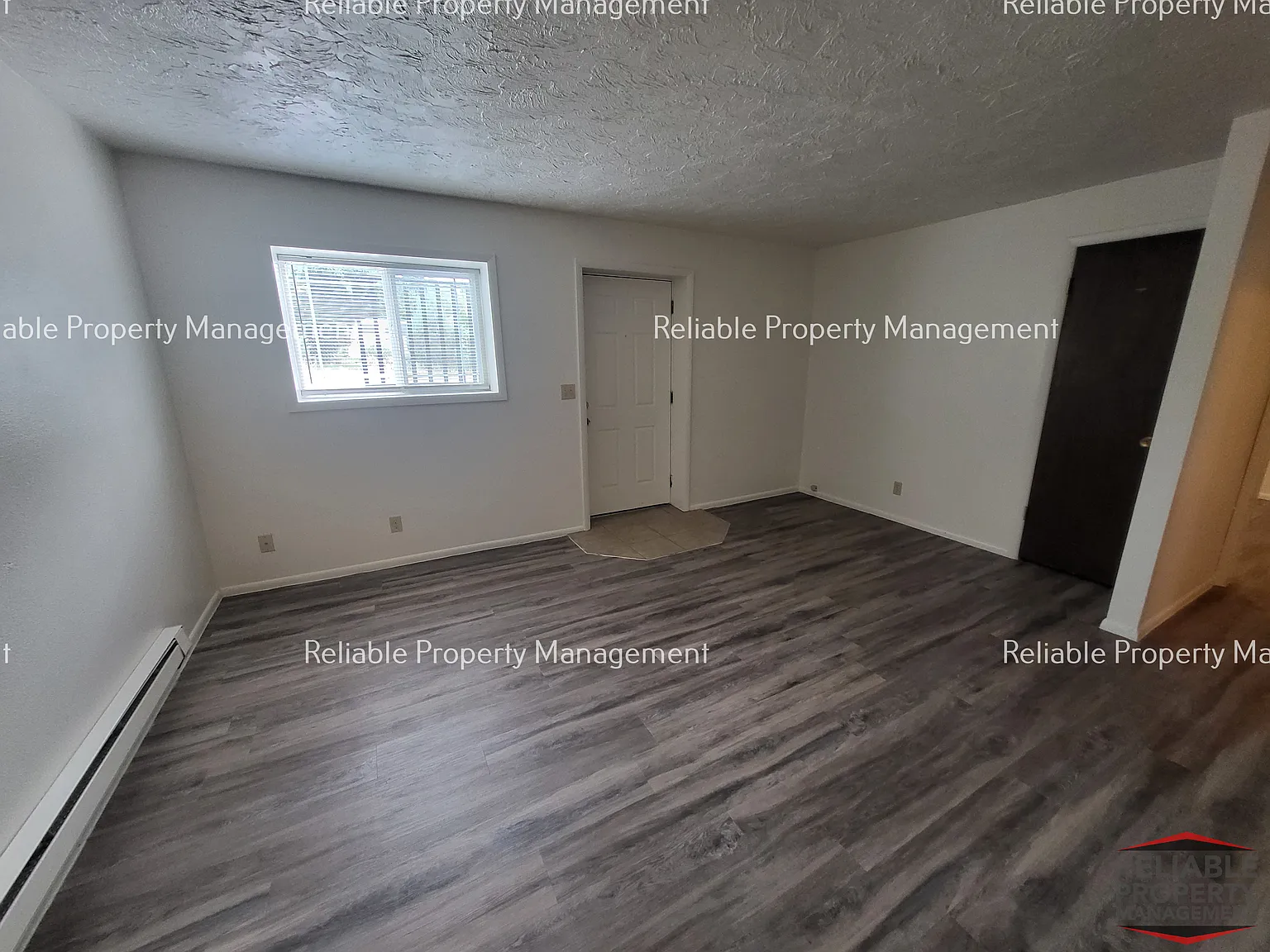 2 bed, $995 — Photo 2