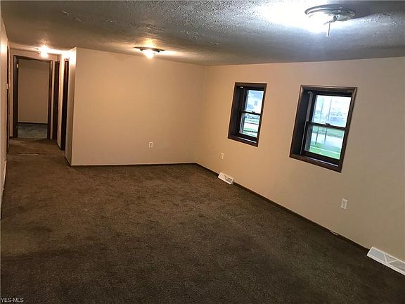 3rd image of 137 S Main St