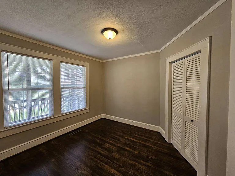 1st Bedroom/Office