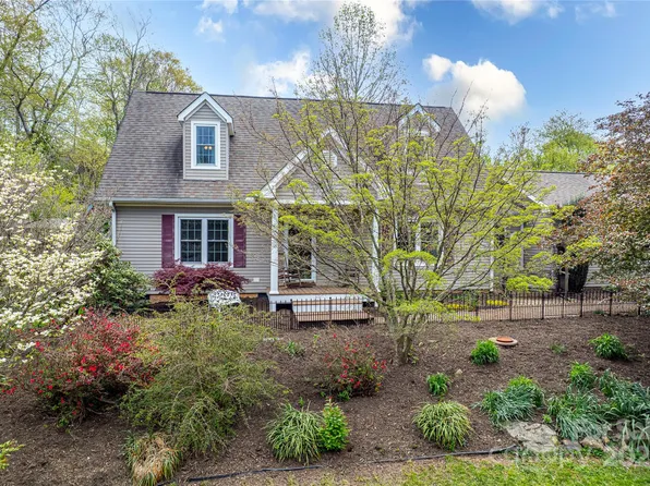 25 N Willow Brook Dr, Asheville, NC 28806