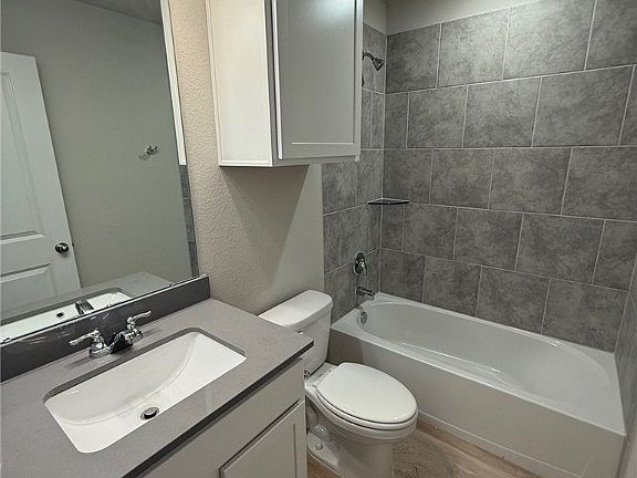 4th image of 1204 Canton Dr