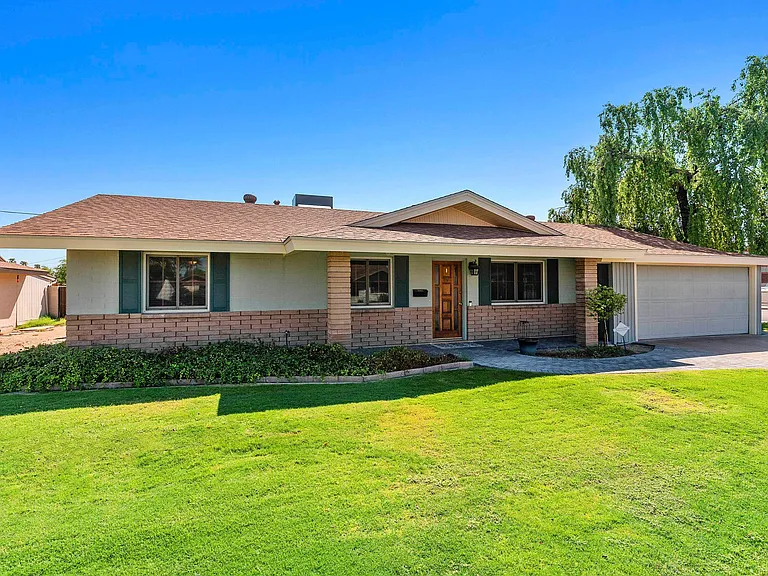 3117 S Jentilly Ln — Photo 2