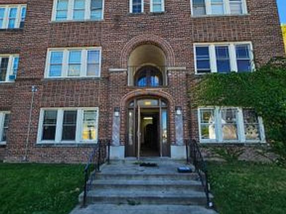 2nd image of 227-235 E Townsend St #1B-1BA