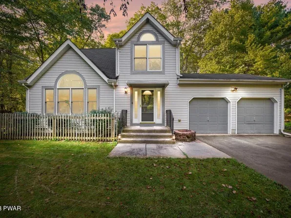 134 Lake Dr, Dingmans Ferry, PA 18328