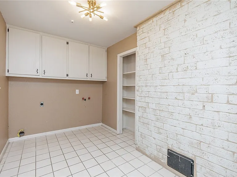 6702 Sahara Dr — Photo 23