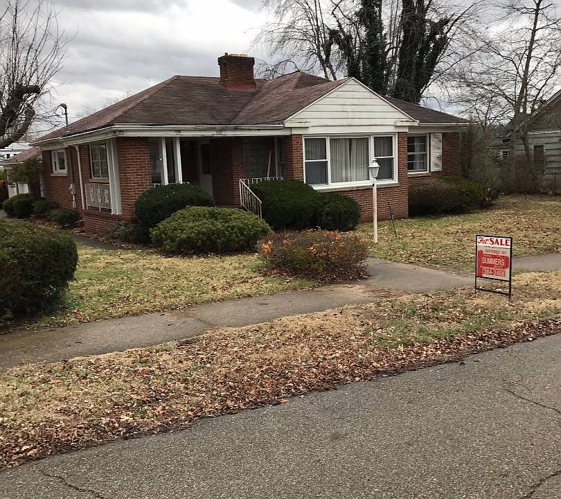 1st image of 322 E 6th St