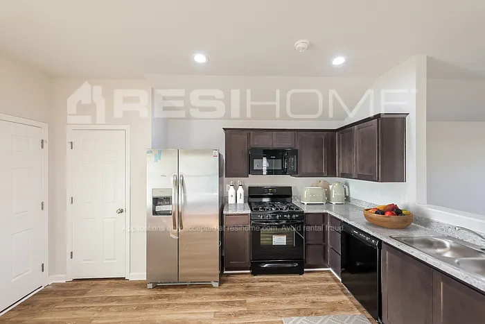 570 Woodland Crest Rd — Photo 3
