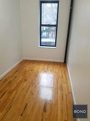 Rented by Bond New York | media 31