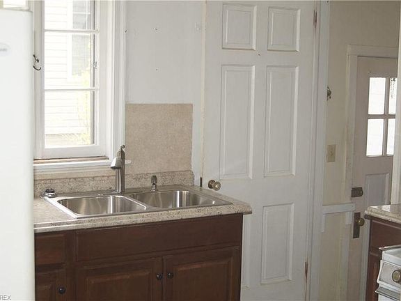 Newer kitchen cabinets. Stove and Refrigerator included