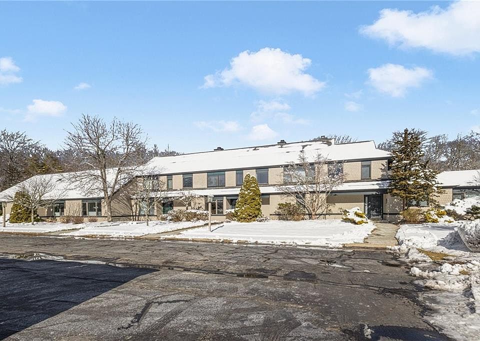 1st image of 17 Vanderbilt Dr #134