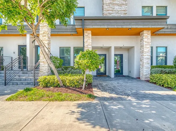 10467 NW 82nd St #3, Doral, FL 33178