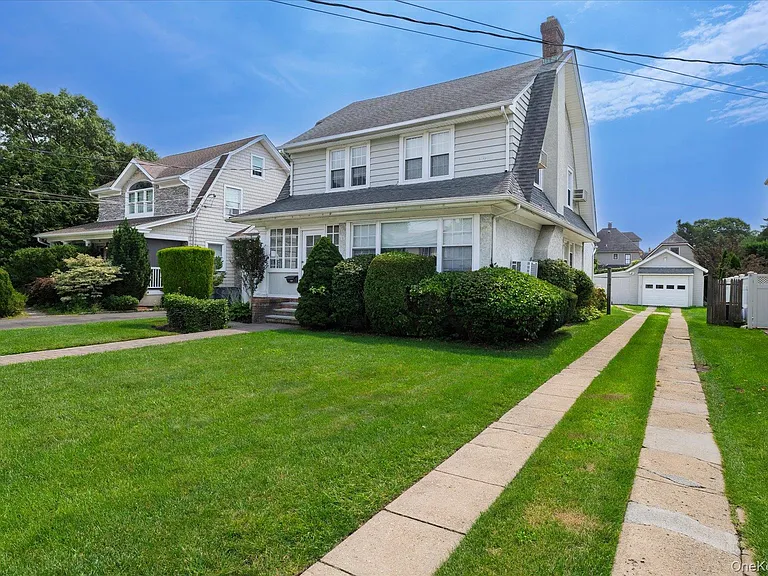 66 Reid Ave — Photo 2