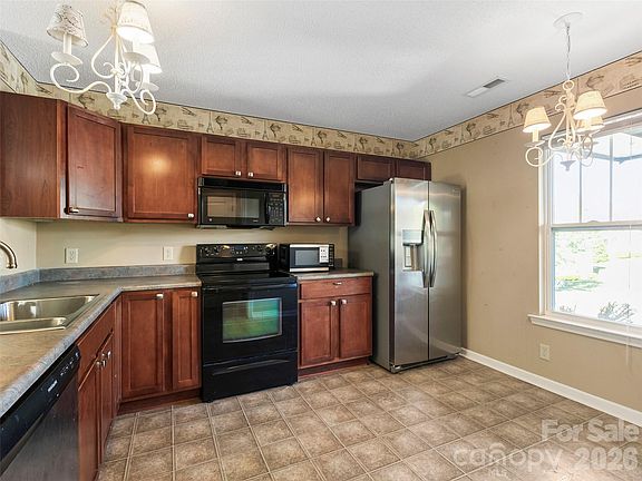 5th image of 1704 Deermouse Way