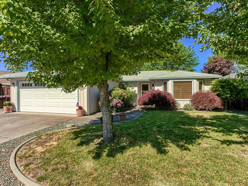 2nd image of 2555 Alma Dr