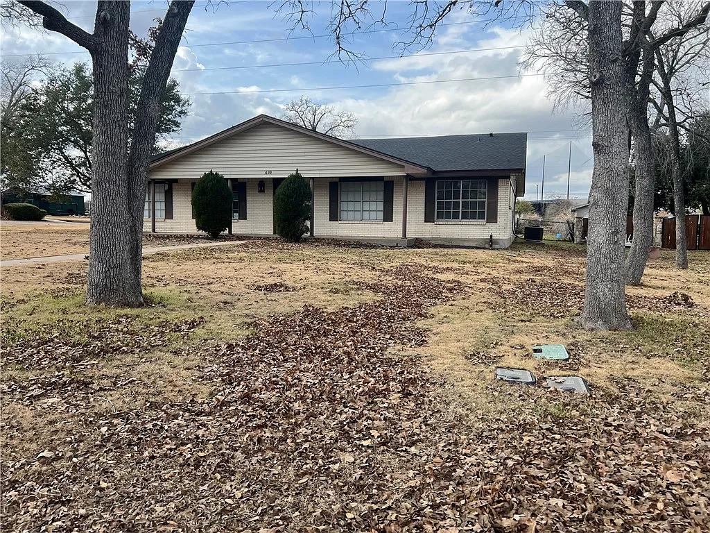 Building Photo - 410 Fairway Dr