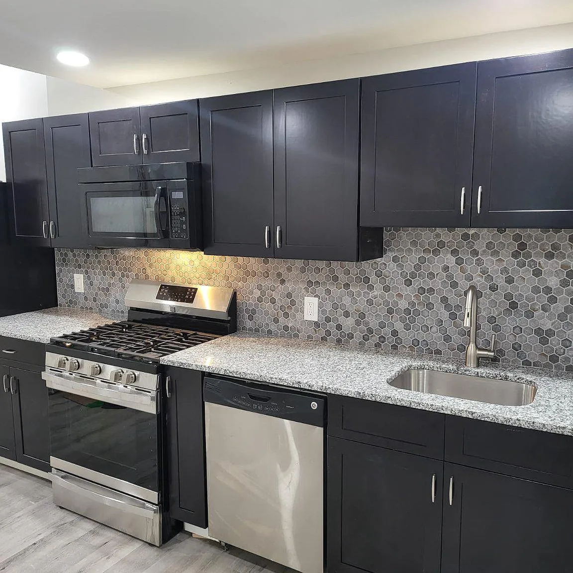 4 bed, 2.5 bath, 1894 sqft, $1,900 — Photo 2