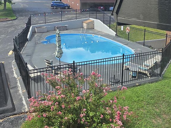3rd image of 130 Wilshire Drive #36