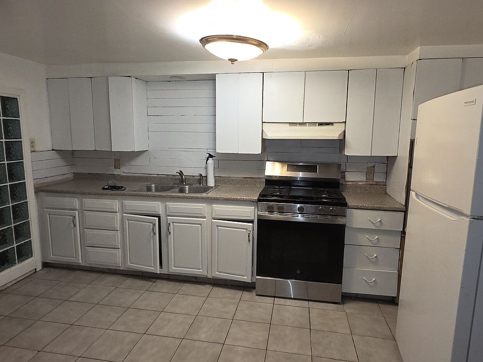 1st image of 17 Pierce St #4