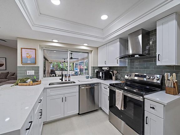 5th image of 3041 Clifford St