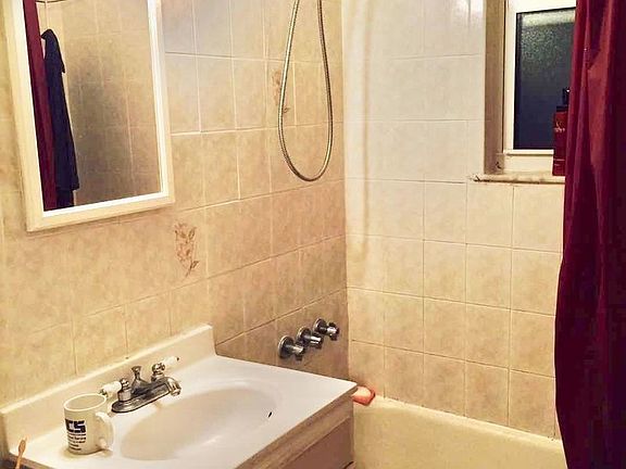 4th image of 4729 43rd St APT 3R