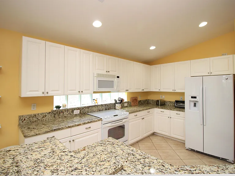 2322 Butterfly Palm Dr — Photo 17