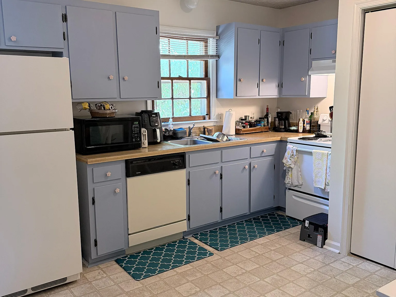 2 bed, 820 sqft, $1,100 — Photo 2