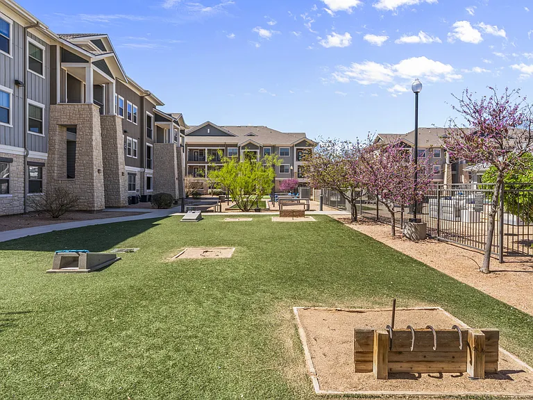 The Woodford on Mockingbird — Photo 11